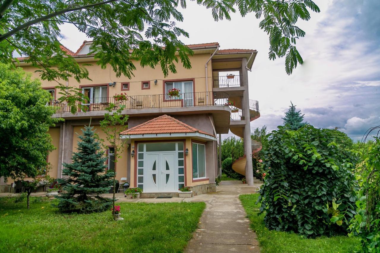 Hotel Heaven Garden Două Mai Extérieur photo