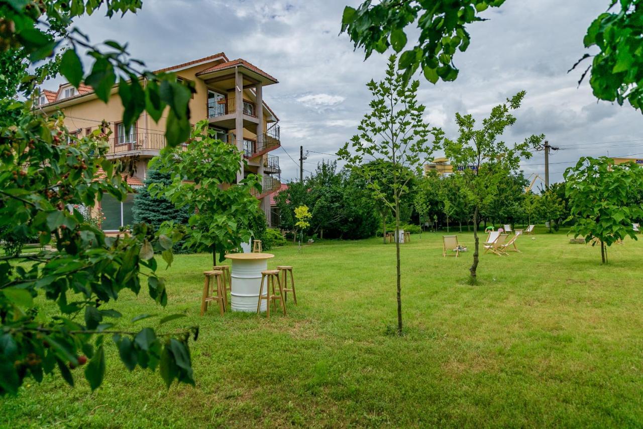 Hotel Heaven Garden Două Mai Extérieur photo