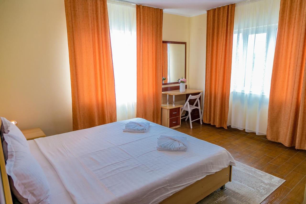 Hotel Heaven Garden Două Mai Extérieur photo
